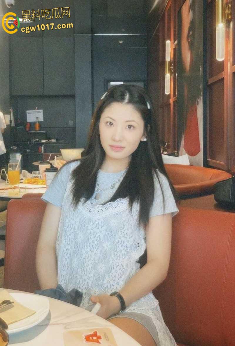 莆田青涩少女【张雨涵】遭男友蒙骗拍淫片，羞涩露奶玩自拍，穿粉裙白丝挨操只敢低声娇喘，淫性有待开发啊！-3