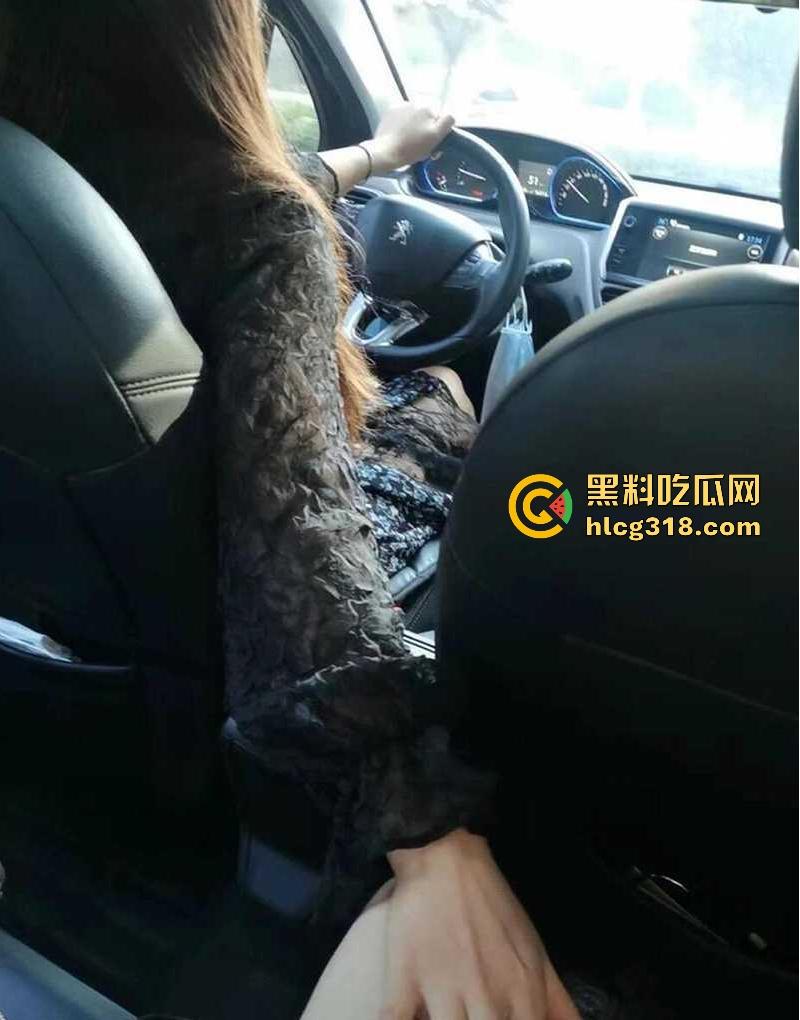 表面是职场精英律师，背后化身极品性感福利姬，黑丝全裸尺度炸天，脱律师服掰臀露穴，反差爆表！-9