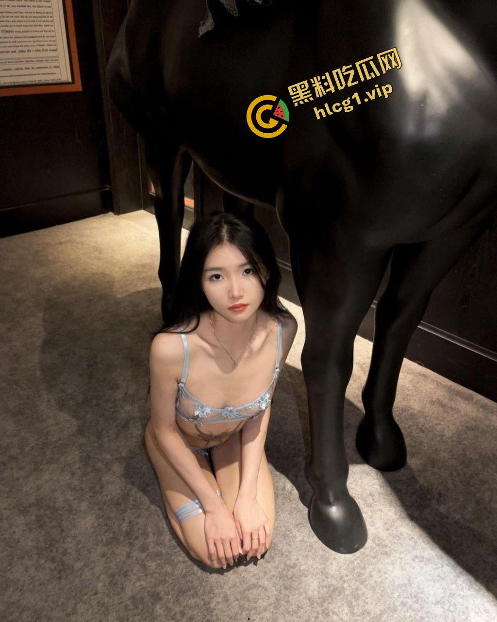 推特极品福利姬『木贞』金主专属母狗 妖娆身姿相当哇塞！定制私拍流出！-4