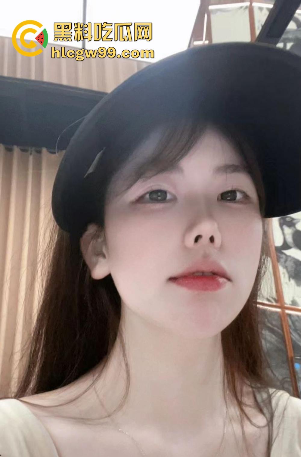 深圳气质绿茶【李萍莹】白天健身贵妇，夜晚跪操做母狗，高端包装下的骚货，身材火辣骑一次就上瘾！-1