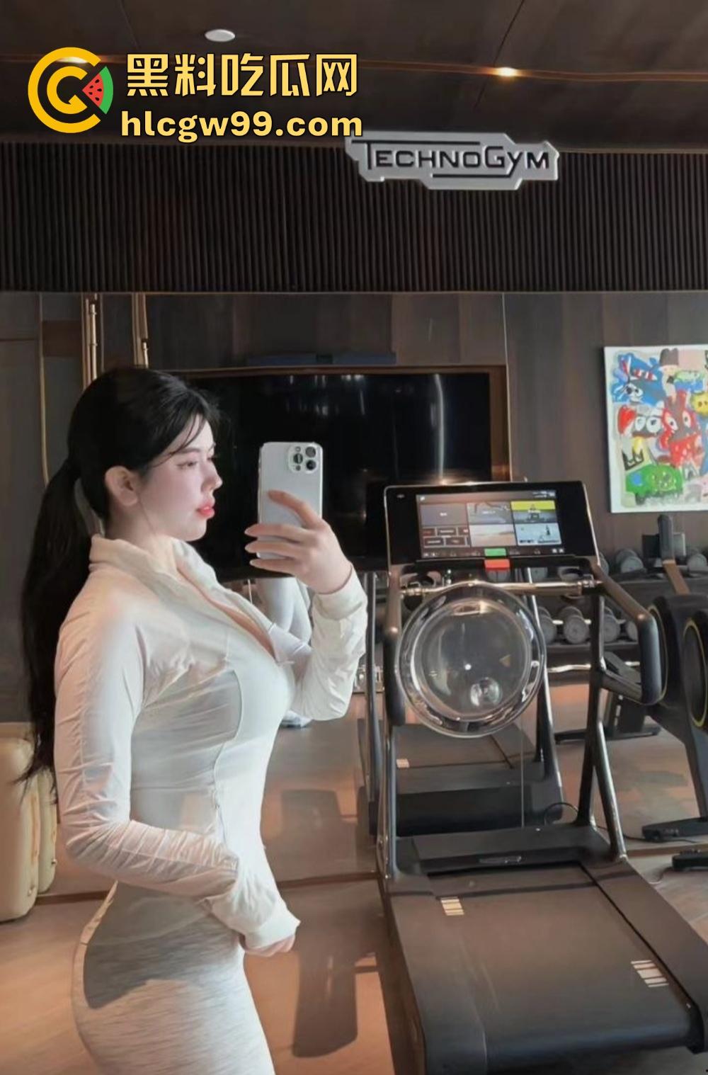 深圳气质绿茶【李萍莹】白天健身贵妇，夜晚跪操做母狗，高端包装下的骚货，身材火辣骑一次就上瘾！-2