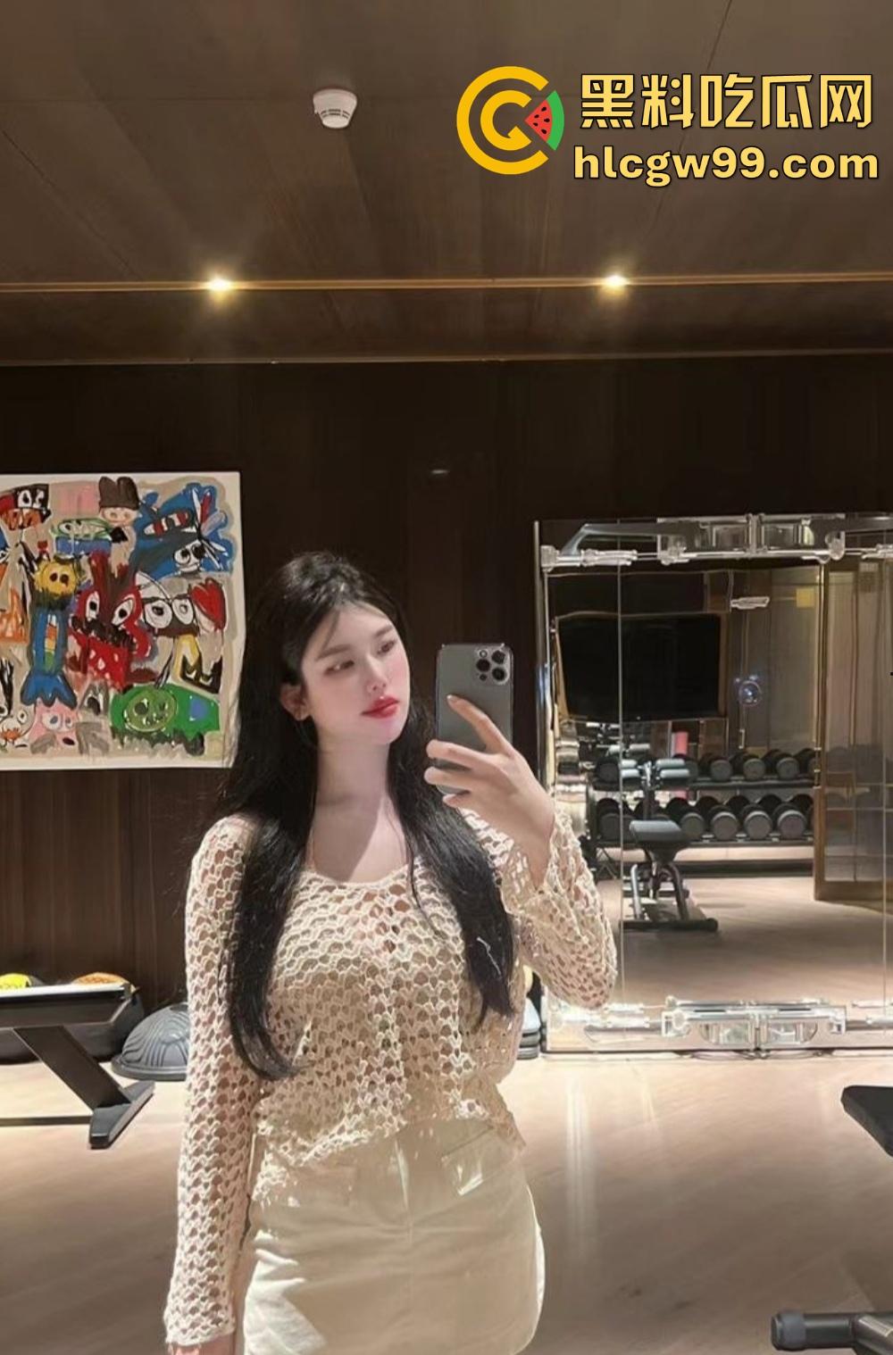 深圳气质绿茶【李萍莹】白天健身贵妇，夜晚跪操做母狗，高端包装下的骚货，身材火辣骑一次就上瘾！-13