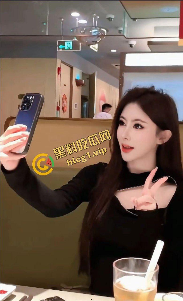 抖音擦边女主播『A 野蛮女友』为了流量 直播间明目张胆 露奶露点 火速上人!-5