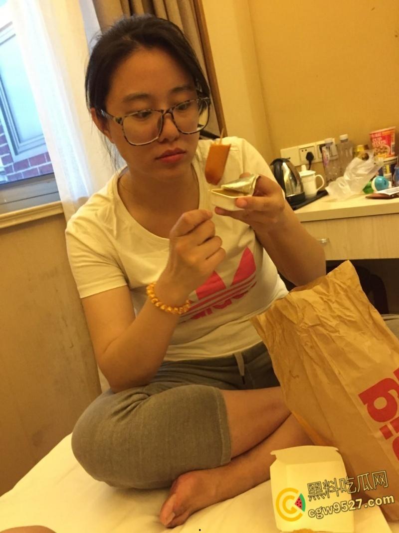 南昌第一中学【谭婷】，知识分子眼镜语文老师，平日里受人尊敬的人民教师，脱了裤子也是一条好母狗 ！-1