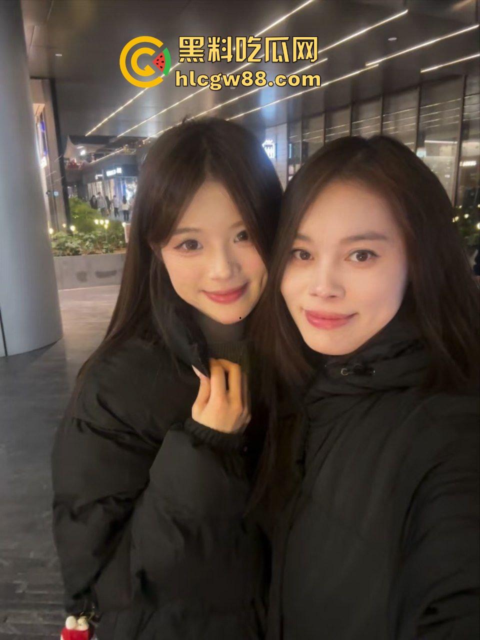 淫妻少妇妈妈 (陈霞) 为给女儿找工作下海做母狗，母女俩大展骚性，只要钱到位母女皆可双飞！-2