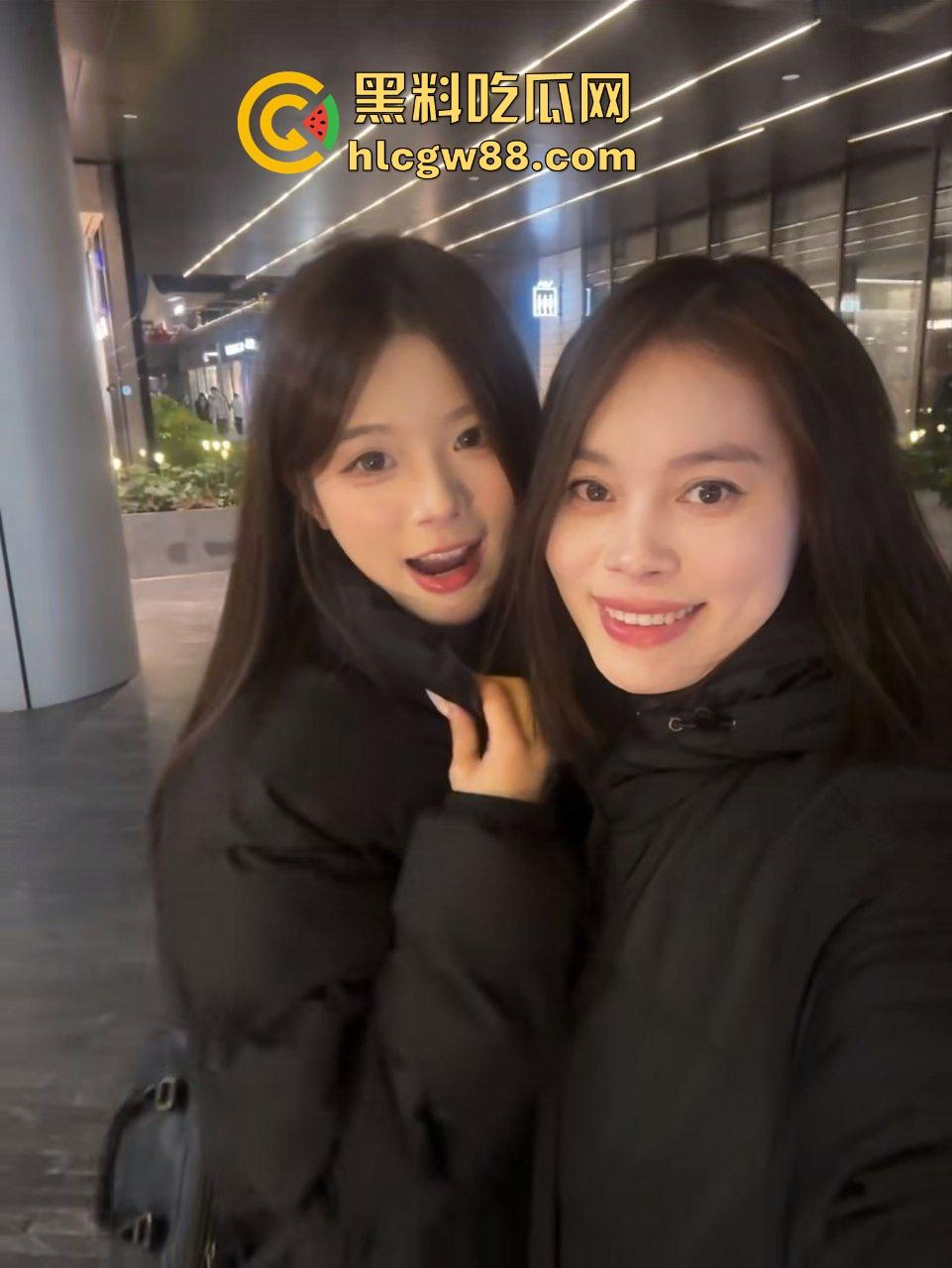 淫妻少妇妈妈 (陈霞) 为给女儿找工作下海做母狗，母女俩大展骚性，只要钱到位母女皆可双飞！-3