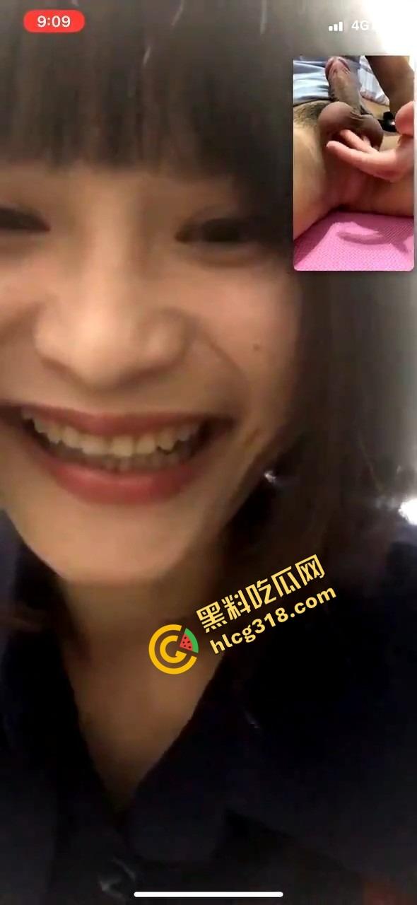 小姐姐直播眼花了，男网友轮番漏屌讨赏，一根比一根骚气逼人，小姐姐边舔嘴角边点评还真专业！-5