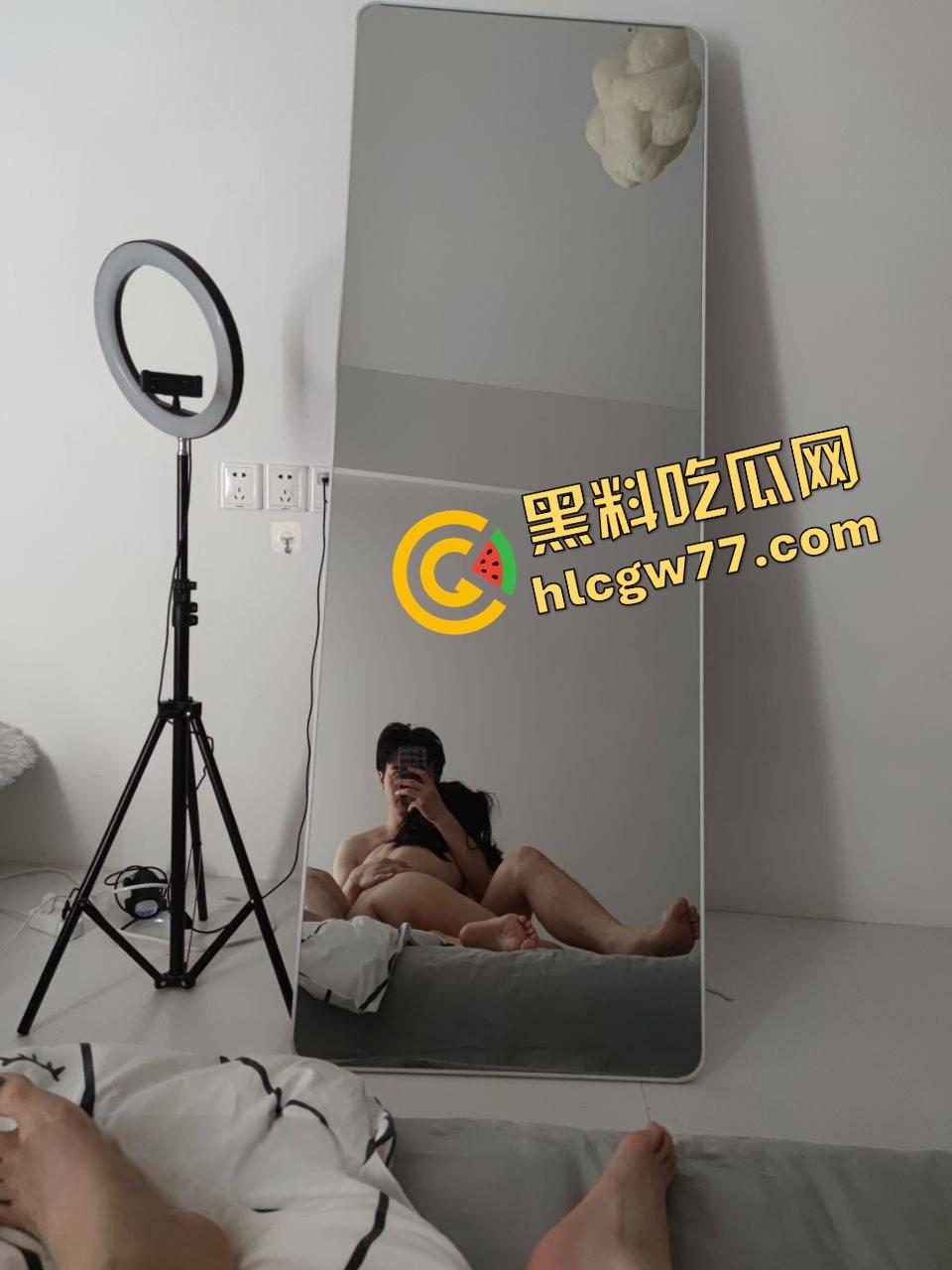 陕西西安交通大学『陈珂』被前男友爆料形象全靠演，做爱自拍舔屌求操，小逼黑得像煤球！-17