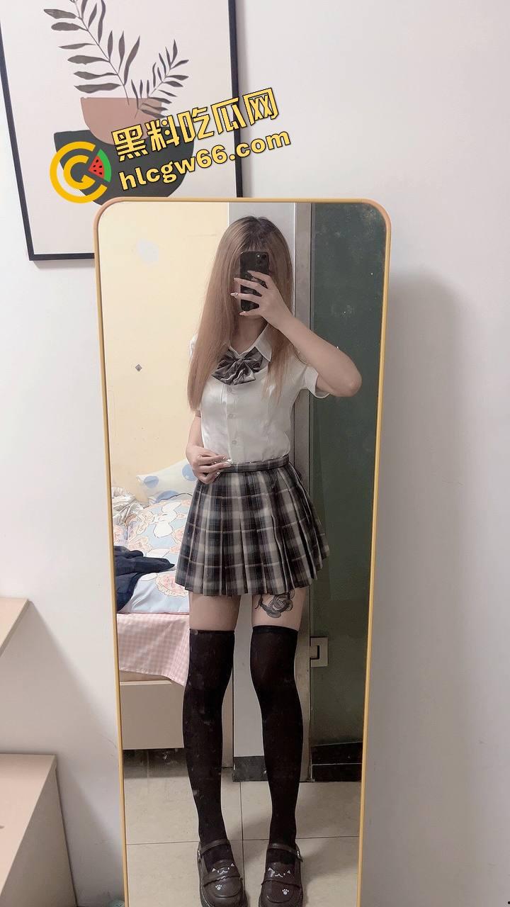 粉嫩馒头逼撑开两根黄瓜，极品白虎嫩妹自拍自慰流出，屁眼小穴齐开花，呻吟像在撒娇要操！-2