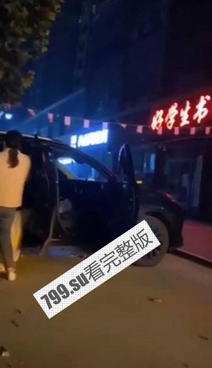 巨野县网红解苗苗 两男一女 SUV 车斗地主 被原配车内抓包-1