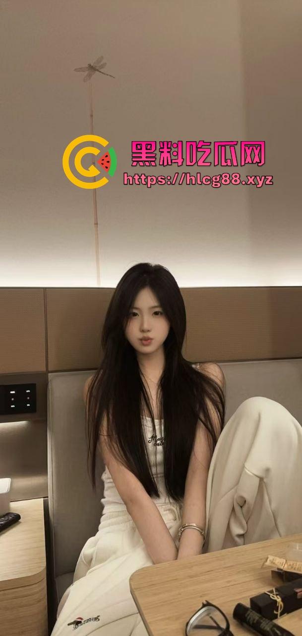 深圳罗湖三中『孙友鑫』动感炮机车练骚穴，家中炮机操穴喷淫瀑，飞流三千尺全是淫水透心凉！-1