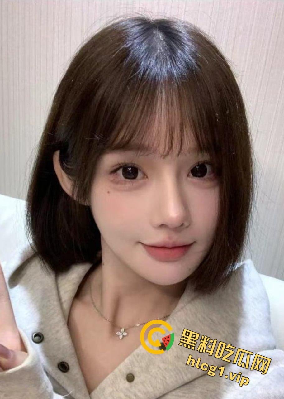 校花颜值直播女神『孙瑶』沦为土豪玩物！热舞扭动裙摆！跪舔金主肉棒后入爆操！蜜桃臀嫩穴被操红！-1