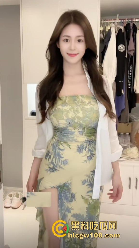 抖音擦边女神『小黄鱼』凭骚气出圈，直播思路清晰擦边到位，粉丝边掏钱包边咨询医美，钱包空了还得了！-15