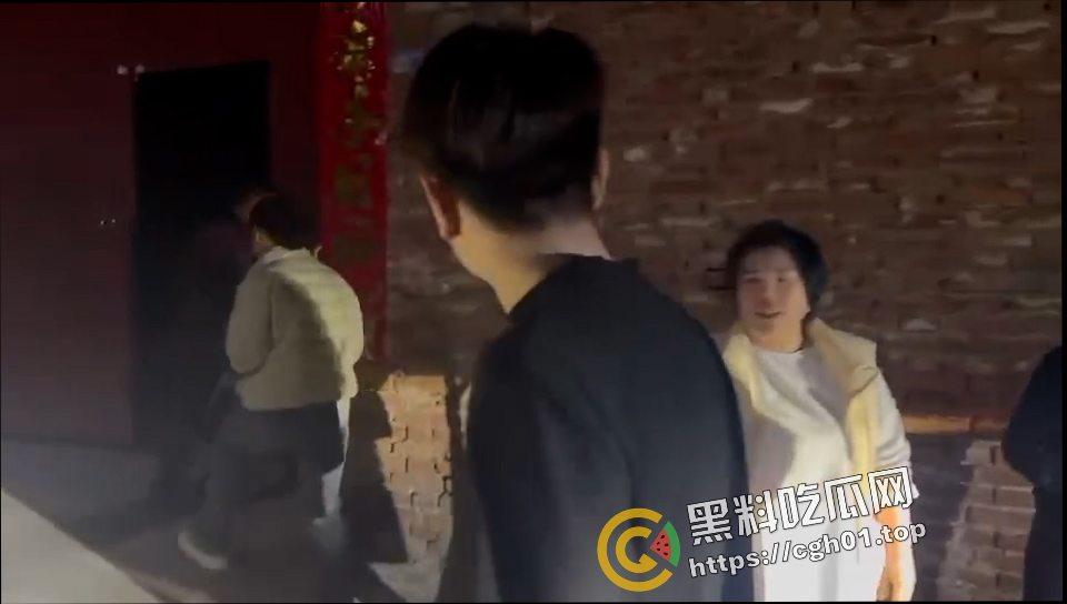 河北定州捉奸大战 被婆婆捉奸车震 带人上门大战 犹如黑帮大战现场 前排吃瓜-8