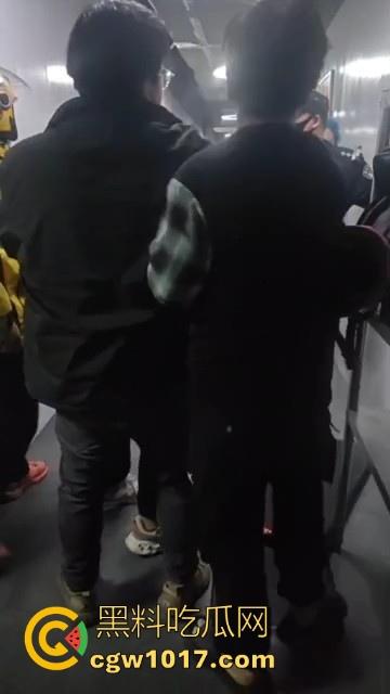 21世纪外卖员经典战役，美饿大战、出餐口大战后厨等等名场面，当今社会最不好惹的一群人，生死看淡不服就干！-8