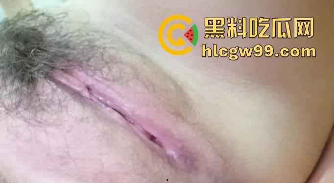 广东女大学生『 姜珊珊』十元交易曝光，为点生活费就发极品一线天逼照，男友被戴绿帽还被蒙在鼓里？-9