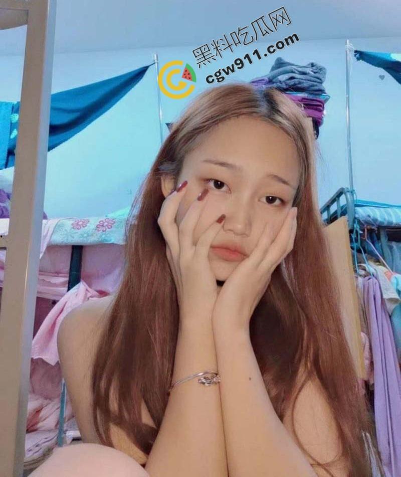 四川成都22岁高颜值厂妹下海卖逼，狂野床技让男子疯狂，丰满奶子，露脸口交，尽享极致快感！-2