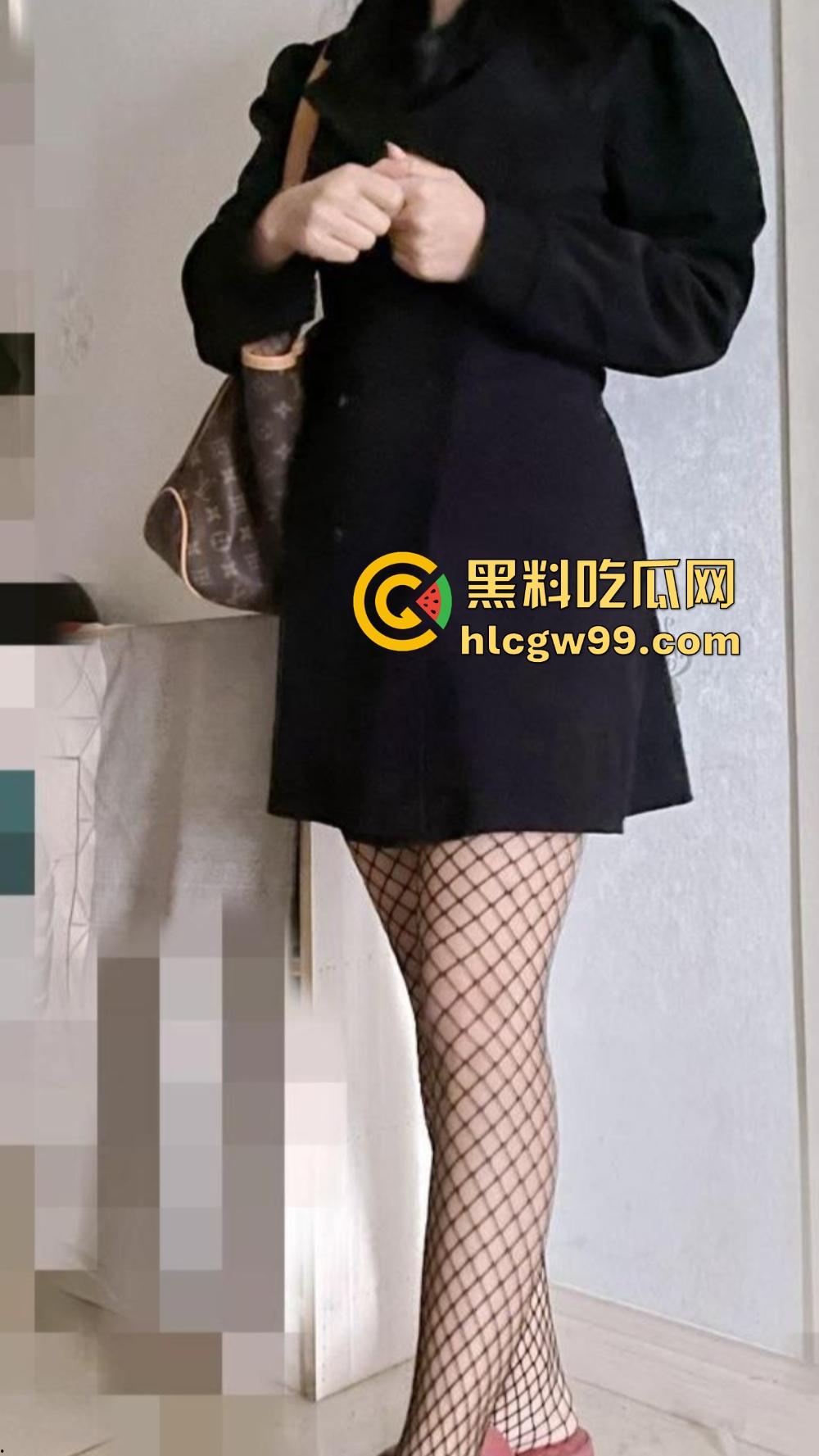 大神强奸美女邻居，NTR少妇当着孩子面娇喘求饶，誓不让老公再碰，声称老公是个废物只为做我的吞精工具！-13
