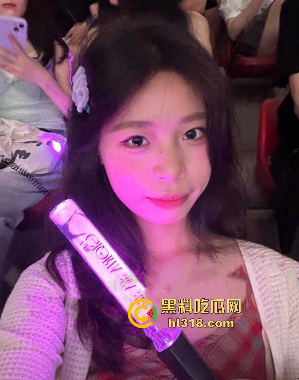 复旦大学清纯学妹【李怡】性爱视频曝光，反差母狗被后入打桩爆操，无套内射叫声无限淫荡！-3