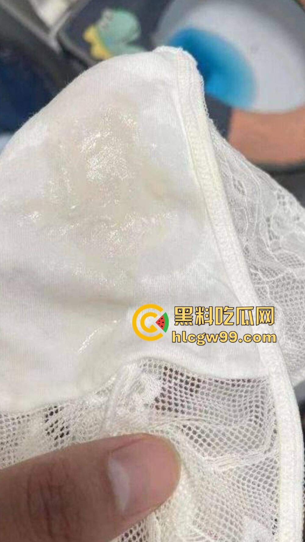 大神强奸美女邻居，NTR少妇当着孩子面娇喘求饶，誓不让老公再碰，声称老公是个废物只为做我的吞精工具！-28