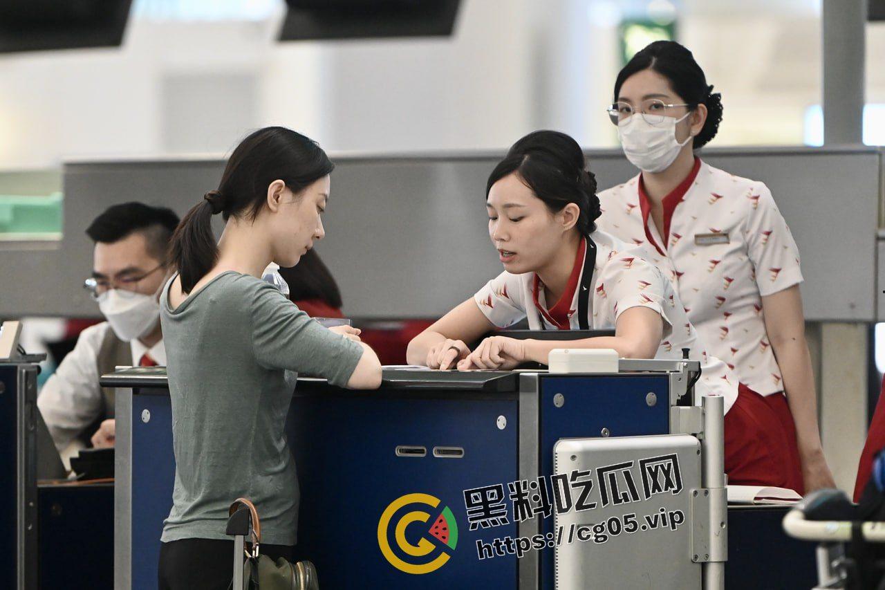 国泰空姐！提供特殊接机服务被前男友曝光 这就是上层人士的恶趣味吗-1