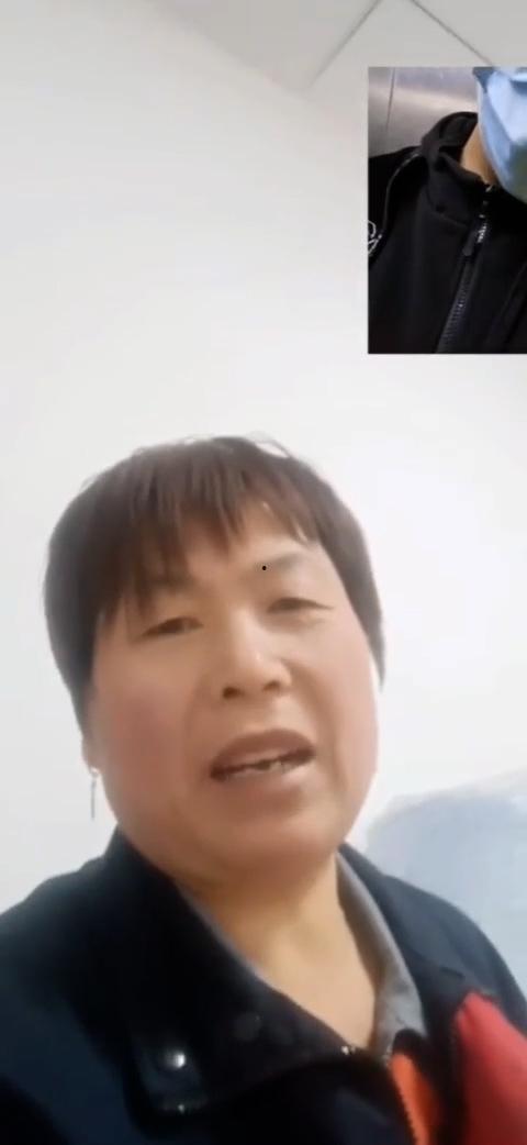 离谱！42岁阿姨厕所打广告求操b  小伙假冒62岁老头问价  最后临阵脱逃-2