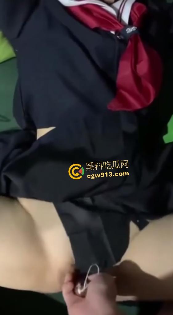 JK装嫩高中学妹【秦艺云】，男友泄露激战片，骚犬口活骑乘全部通，巨乳紧逼被内射，浓精灌满花心！-3