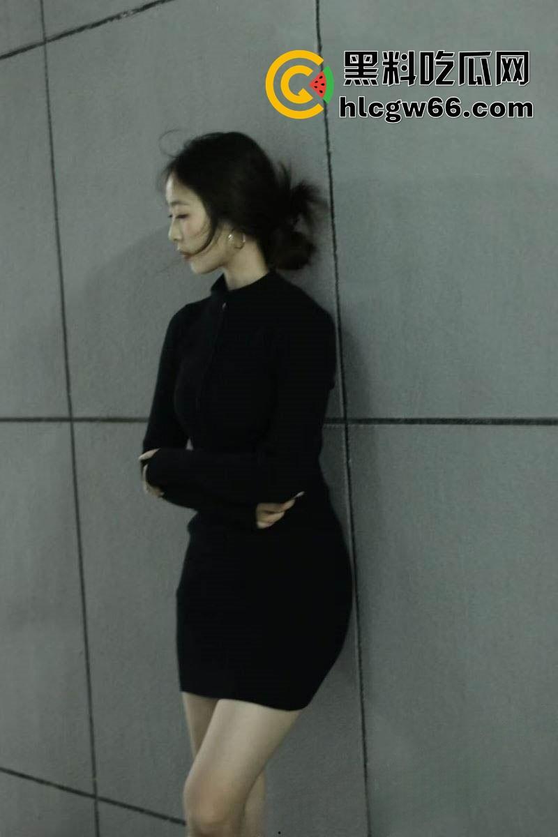 安徽阜阳幼儿师范21岁【杨梦瑶】厕所被同学夺走初夜，嫩逼自慰视频喷水流满地，浪得欠干死！-4