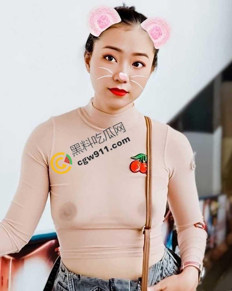 湖南人妻【黄小桃】的大胆暴露挑逗！真空逛街，夹着肛塞大胆露穴，寻求刺激后被爆操-5