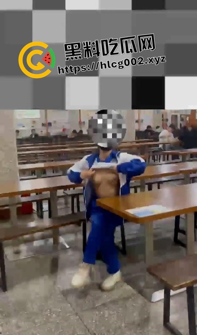 推特骚母狗【苏苏】热爱露出的小萝莉 人白逼嫩奶又大 操场公园 哪里人多去哪里 付费流出视频合集-34