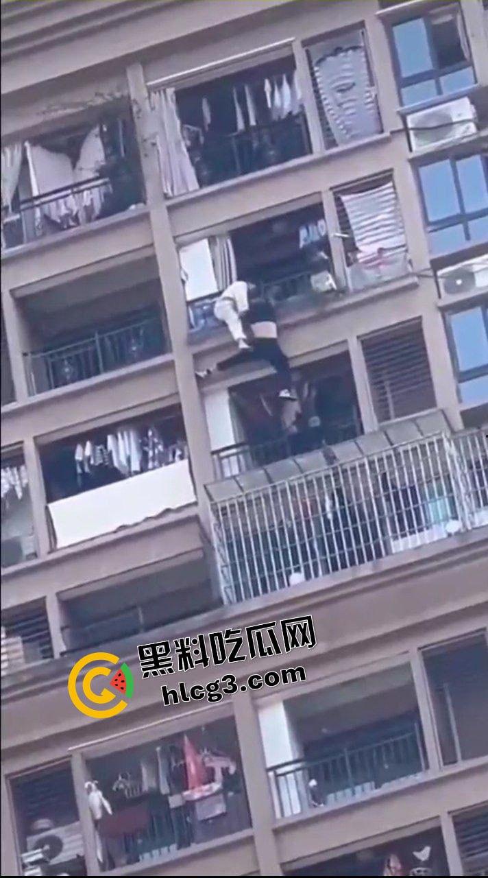 活久见！重庆书法老师『黄钦煌』爱上年轻大奶幼师 回家闹离婚 跳楼威胁妻子未果 坠楼死亡！-7