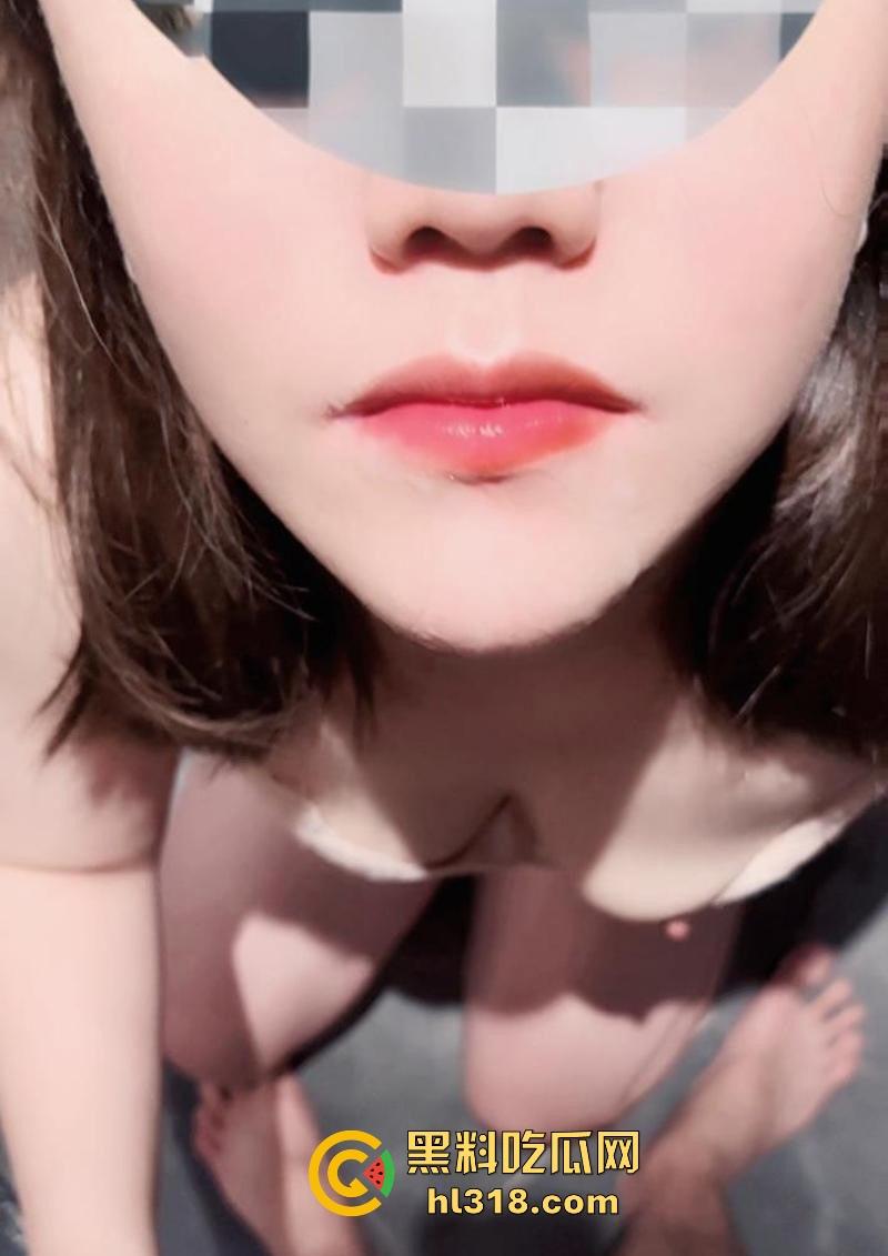 和大嫂的乱伦史，首次在酒店跟骚逼大嫂做爱， 一进门就迫不及待蹲下口交，疯狂舔食享受，人妻就是骚！-10