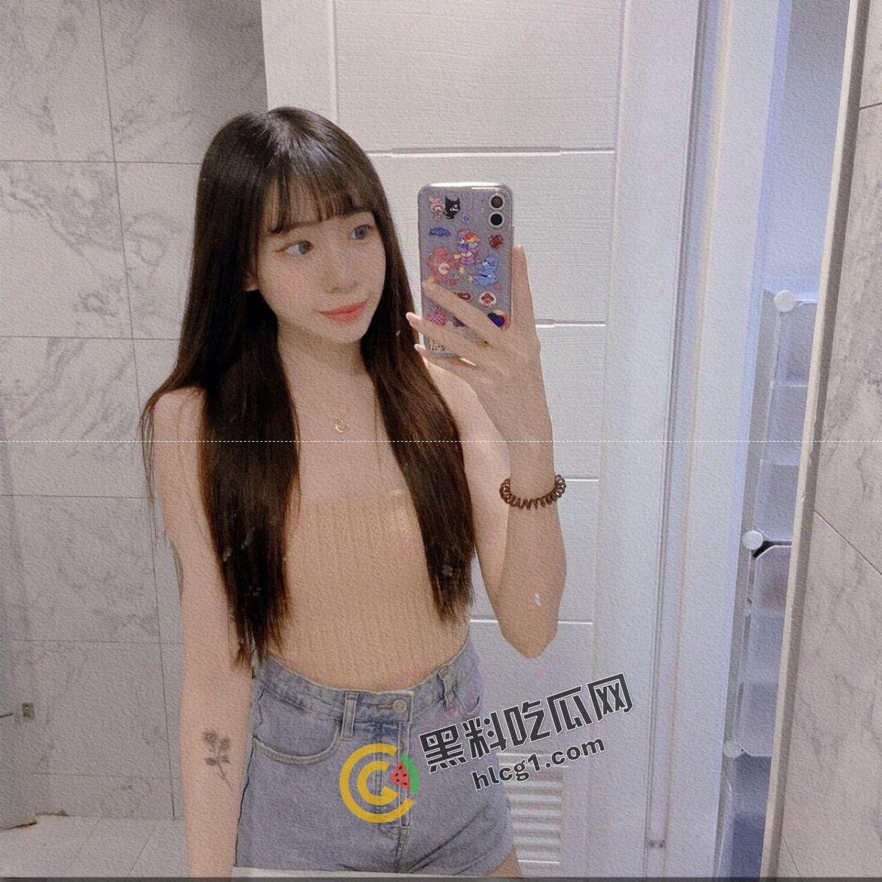 骚气女友浴室穿死库水按摩棒自慰骚穴，各种情趣内衣换穿，icould账号外泄视频流出！-2