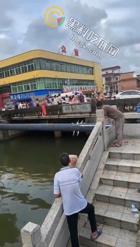 男子跳水原因成谜，岸上吃瓜群众围观看戏：事件背后隐藏着什么秘密？-2