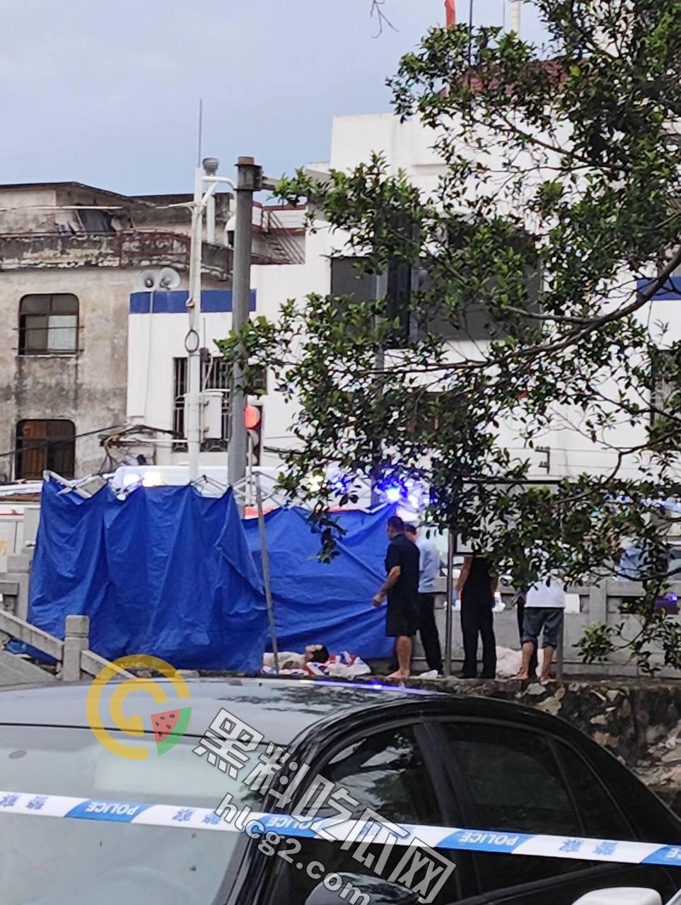 男子跳水原因成谜，岸上吃瓜群众围观看戏：事件背后隐藏着什么秘密？-3