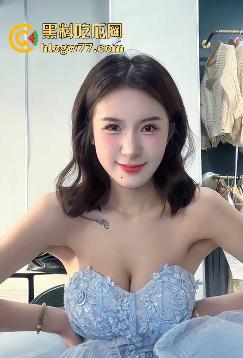 抖音网红【侯飞飞】裸聊视频泄漏 清纯少女竟被金主后入猛干 露脸骚聊揉穴自慰 反差爆棚！-7