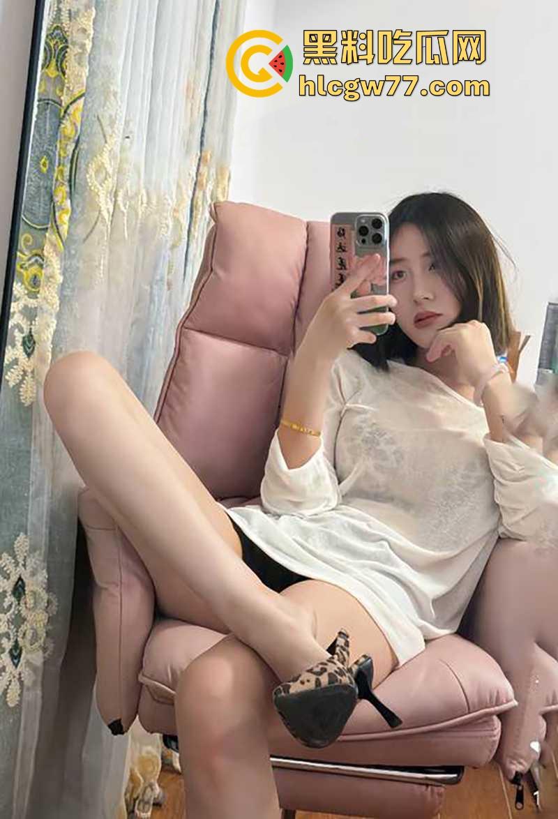 抖音网红【侯飞飞】裸聊视频泄漏 清纯少女竟被金主后入猛干 露脸骚聊揉穴自慰 反差爆棚！-8