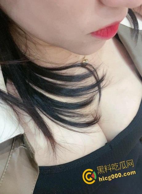 再次无套内射危险期的表姐，表姐主动勾引我出来，迫不及待的口交骑乘，太兴奋把表姐姐肉丝屁股打肿了！-3