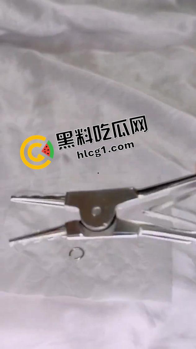 阴环的正确使用方法！高清演示 粉嫩小穴怎么带上奴隶阴环  学会了就快去实践吧-1