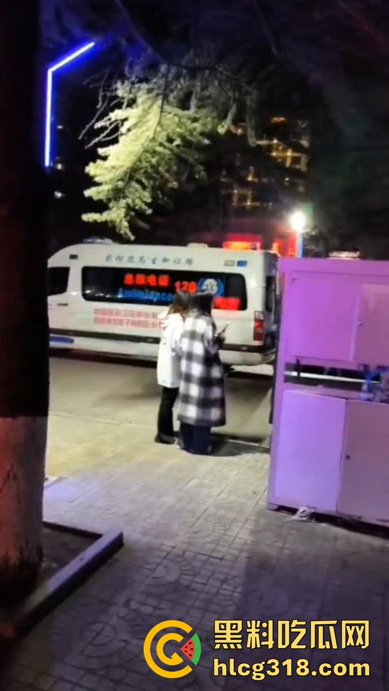 高校骚逼疯狂交配，意外怀孕找不到爹，竟在偷偷在厕所产子，大一新生玩的这么开放么？-8