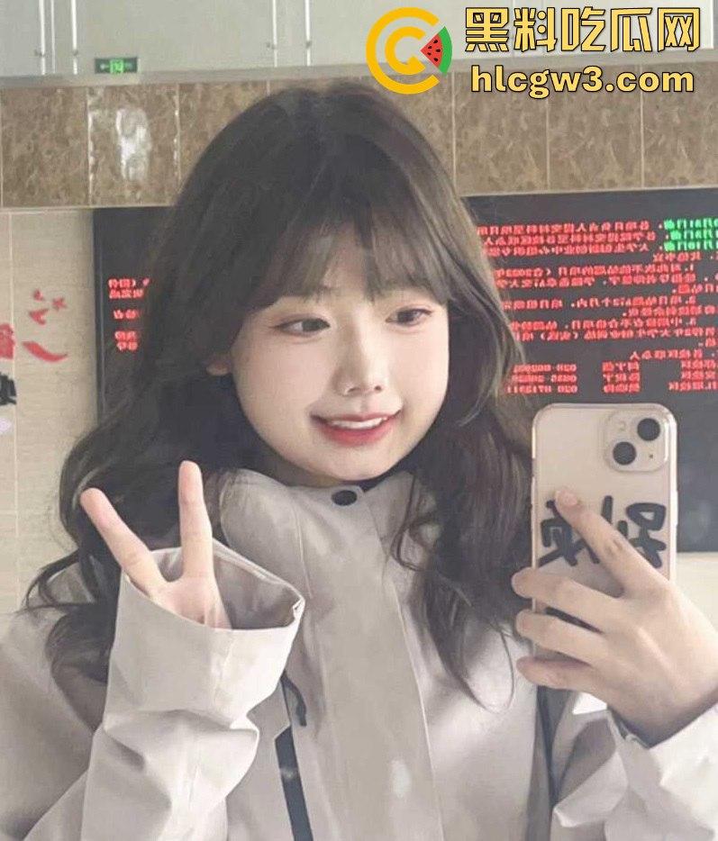 华南科技师范大学清纯女神【康雅婷】不雅视频外泄！黑丝美腿被男友扛起无套猛操，最后颜射全程劲爆！-1