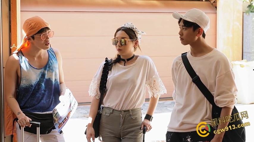 韩国高清三级《红色比基尼》，富家女偷拍闺蜜夫妻做爱，反被闺蜜男友强推爆操，闺蜜秒变情敌 !-1