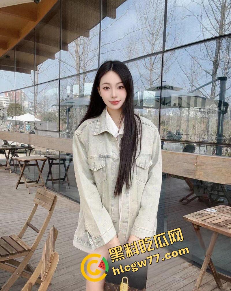 瓜友爆料3000块约操澳门极品外围黑丝长发女神，肤白如雪魔鬼身段嫩逼狂抽，cosplay骚装翘臀后入浪吟！-1