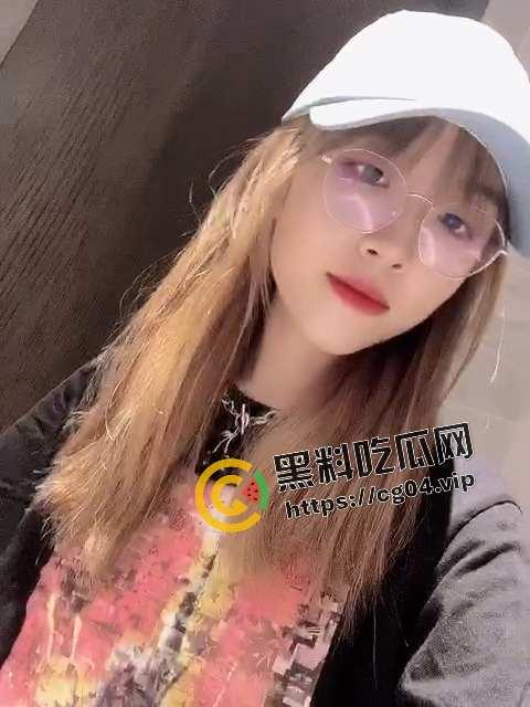 成都大学生【谢询】 喜欢肛交群p 背着男友一女站四男 三洞全开  小小的身体 大大的能量-5