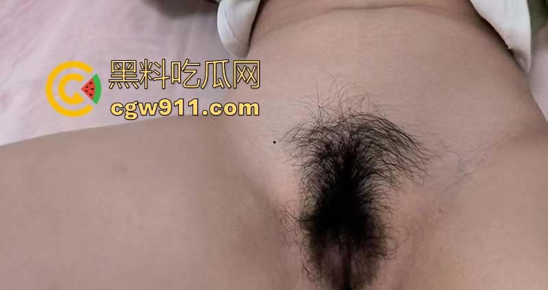 河北18岁高中女生自慰视频曝光，可爱身体被调教得一碰就出水，教室大胆自慰逼毛浓密骚水多，反差小母狗！-5