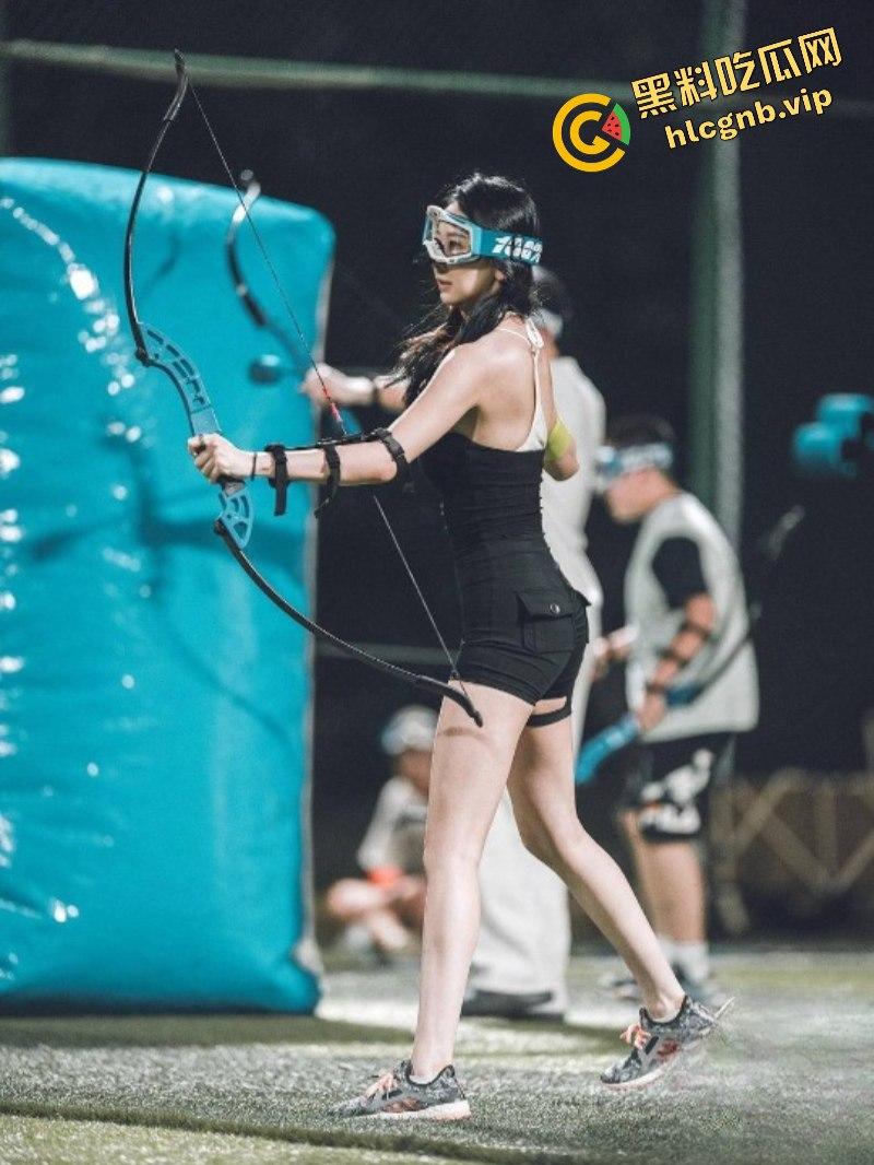 又见新“运动媛”引争议：明为射箭 实钓鱼？-2