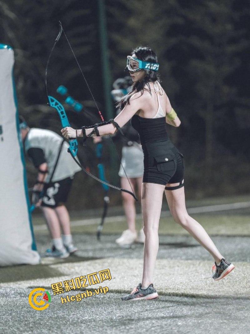 又见新“运动媛”引争议：明为射箭 实钓鱼？-4