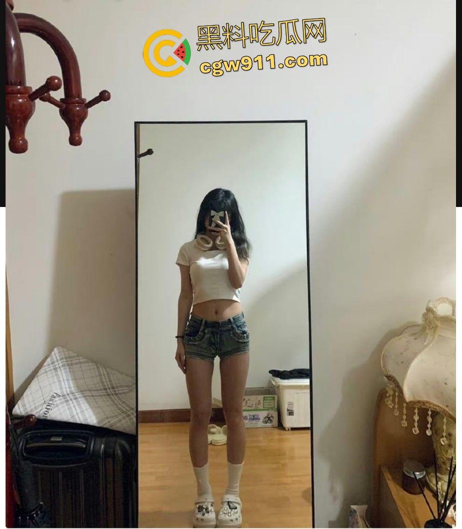 云南大学研究生刘明明化身狗链骚母狗，沉迷打屁股接烟灰被男友狂捅嫩穴，羞辱到哇哇叫！-2