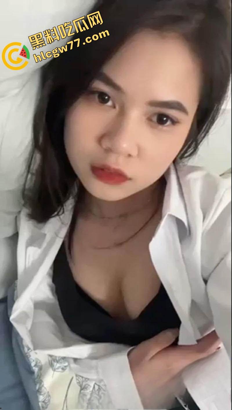 云南富宁极品野鸡『罗腼』痴迷3P想玩三洞塞满，回老家前骚话满天飞，想试试看双跳蛋爆穴通肠！-3