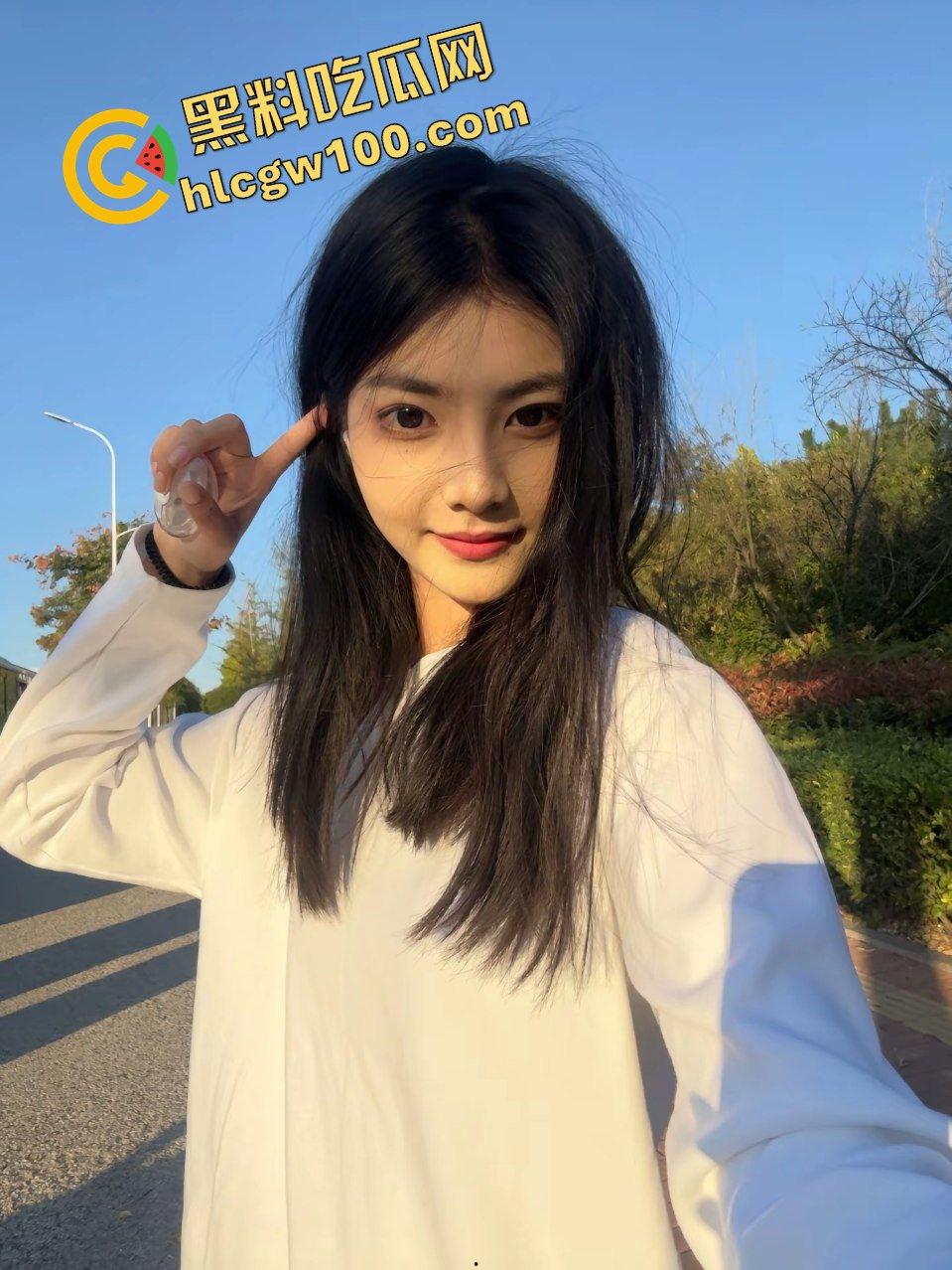 抖音清纯少女青春嫩妹女网红『孜由基』上大学发骚发情 约炮大哥诱惑吃鸡娇喘操逼！原创独家曝光！-5